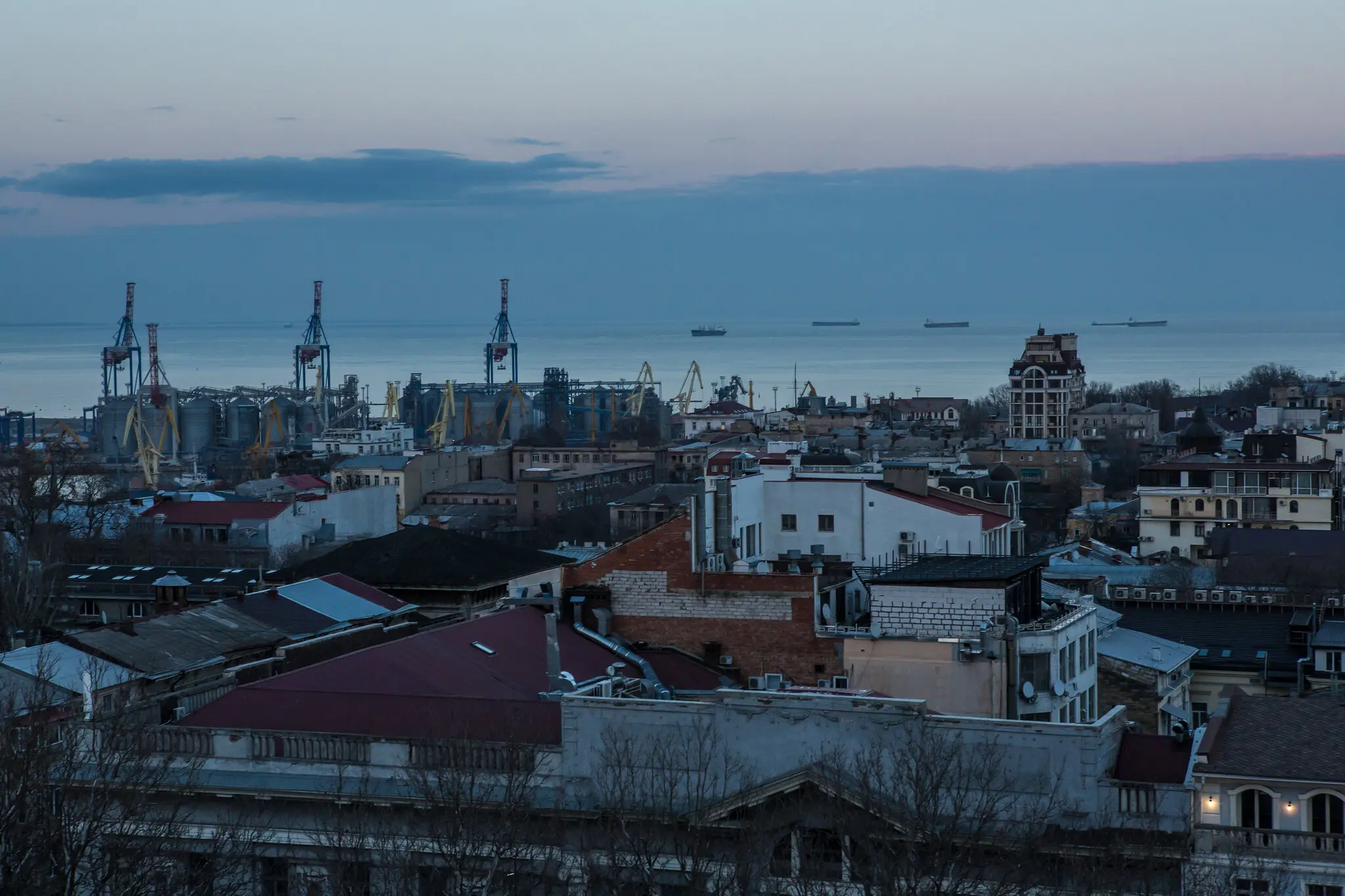 Атаки РФ на порти Одещини й цивільні судна: ризики для експорту та безпеки на морі